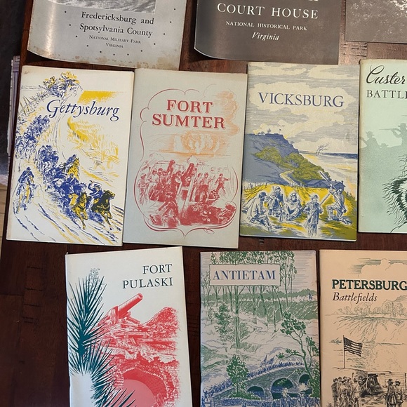 Vintage Collection of Historical Booklets - Picture 4 of 7